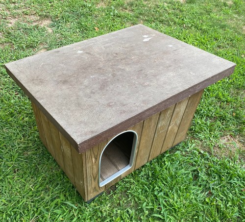 cuccia in legno per cani